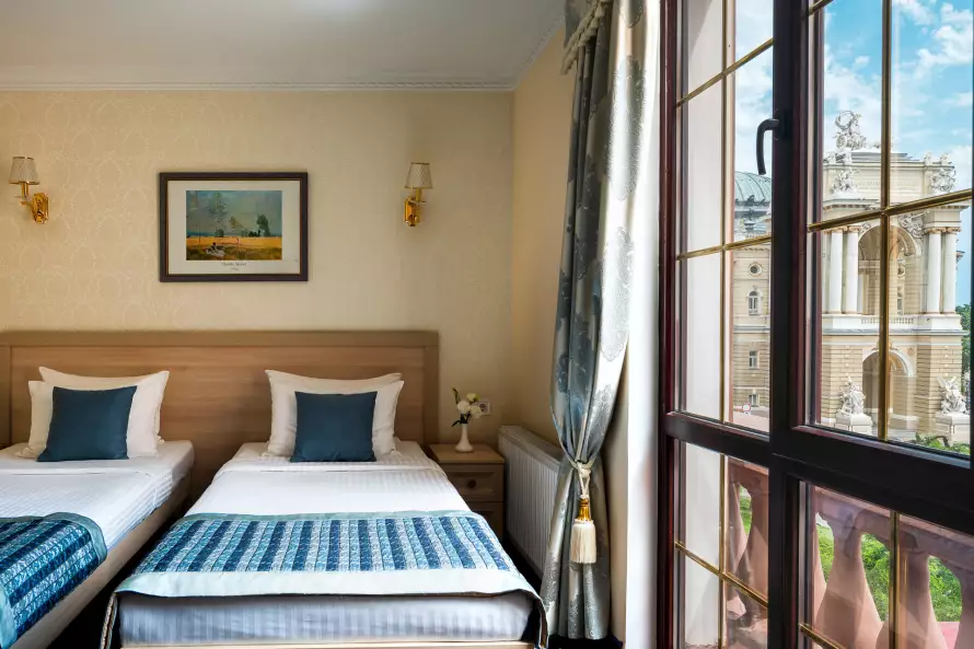 Rooms Standard Opera Theatre view, Hotel Mozart